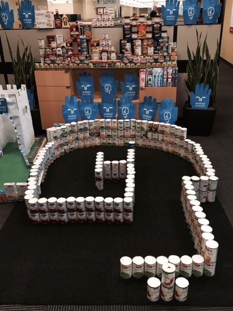 Foto de Randstad Enterprise de: Annual Randstad Putt-putt golf food drive