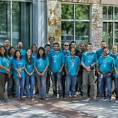 Foto de Microchip Technology de: Over 21,000 runners, including this team from Microchip, enjoyed perfect weather at the 40th running of the Statesman Cap10K race.