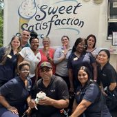Foto de Brightview Senior Living de: Nothing beats sweet treats on a hot summer day.