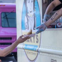 Foto de STR de: One of the food trucks, Roxy's Grilled Cheese, at our July lunch event