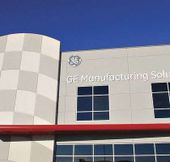 Foto de GE de: GE Transportation front of building