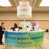 Foto de @properties de: Every year, @properties hosts an expo for our brokers to learn &amp; grow their business.