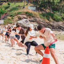 Foto de UpGuard de: Tug-of-war competition at the UpGuard Safari