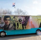 Foto de GE de: GE #BalanceTheEquation Bus going to campus