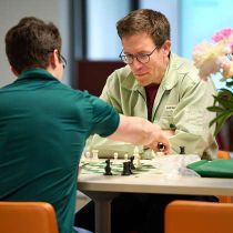 Foto de STR de: Chess break at the Woburn office