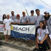Foto de Microchip Technology de: Microchip volunteers joined the Long Island Beach Access Group to clean up garbage at Gilgo Beach
