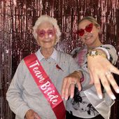 Foto de Brightview Senior Living de: A resident and associate thrown Bachelorette party for one of our amazing associates.