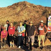 Foto de Microchip Technology de: Microchip employees on a hike on the Bursera Trail on Phoenix’s South Mountain