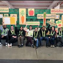 Foto de HSB Canada de: Team Volunteering Day at Daily Bread Food Bank â Toronto
