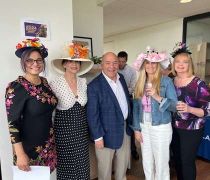 Foto de Husch Blackwell de: #TeamHB Madison donned their finest hats and fascinators at the pre-Derby office happy hour.